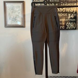 Athleta headlands hybrid moto tight olive green size 6P